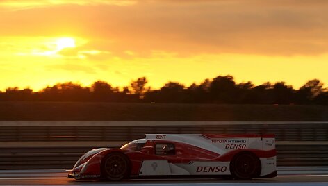 &bdquo;Toyota TS030&ldquo; lenktyninis automobilis