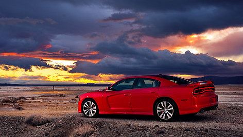 „Dodge Charger SRT8“