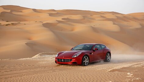 &bdquo;Ferrari FF&ldquo; fotosesija Dubajuje