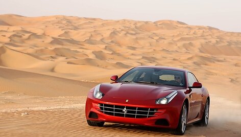 &bdquo;Ferrari FF&ldquo; fotosesija Dubajuje