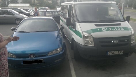 Policijos mikroautobuso užstatytas &bdquo;Peugeot&ldquo; 