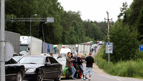 Eilės prie Baltarusijos sienos - didžiulės