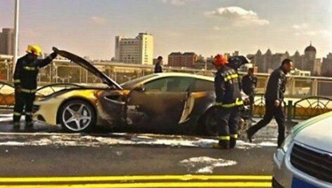 Sudegęs &bdquo;Ferrari FF&ldquo;