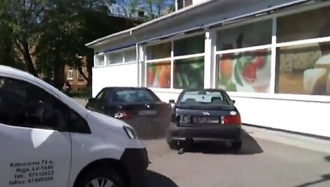 &bdquo;Mercedes-Benz&ldquo; daužo &bdquo;Audi&ldquo;
