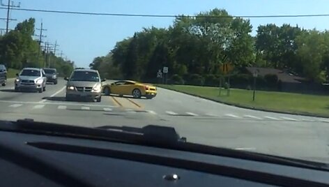 &bdquo;Lamborghini&ldquo; likus sekundei iki avarijos