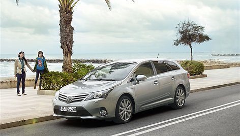 „Toyota Avensis“