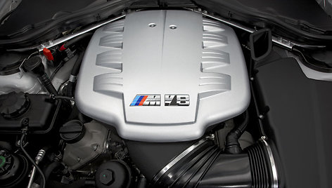 2007: M3 žengia į V8 klasę