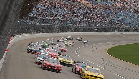 NASCAR serijos lenktynės „Chicagoland“ trasoje