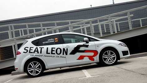 „SEAT Leon“ su „FR Line“ apdaila