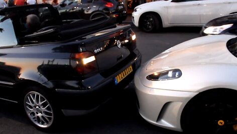 &bdquo;VW Golf&ldquo; stumteli &bdquo;Ferrari F430&ldquo;