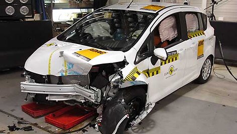 &bdquo;Ford B-MAX&ldquo; saugumo testų metu