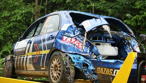 Vaidoto Žalos ir Dainiaus Aleknos &bdquo;Subaru Impreza&ldquo; po avarijos