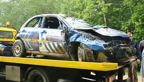Vaidoto Žalos ir Dainiaus Aleknos &bdquo;Subaru Impreza&ldquo; po avarijos