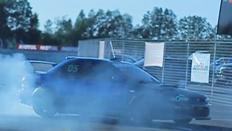 Gytis Vaitulionis su &bdquo;Subaru Impreza&ldquo; &bdquo;pai&scaron;o saulutes&ldquo;