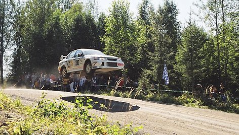 Sauliaus Girdausko ir Žilvino Sakalausko ekipažas „Neste Oil rally“ Suomijoje