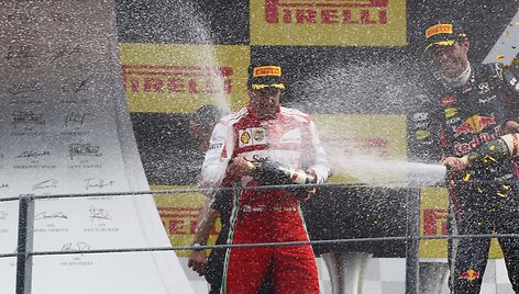 Fernando Alonso (kairėje) ir Sebastianas Vettelis