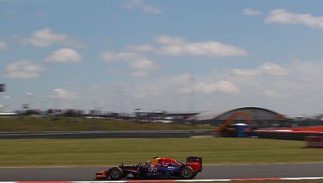 &bdquo;Formulės-1&ldquo; penktadienio treniruotės Silverstone