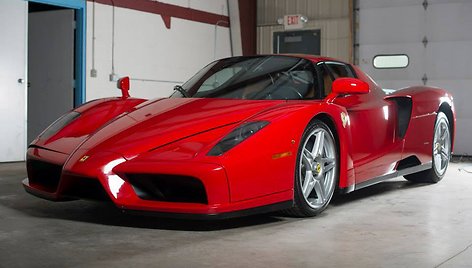 Sudaužytas „Ferrari Enzo“