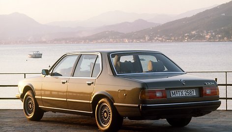 Pirmos kartos BMW 7 (1977-1986 m.)