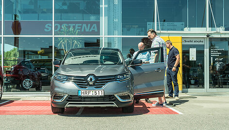 Arvydui Saboniui įteikti &bdquo;Renault Espace&ldquo; rakteliai