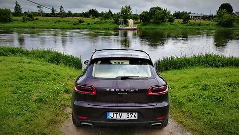 &bdquo;Porsche Macan&ldquo; prie Padalių-Čiobi&scaron;kio kelto