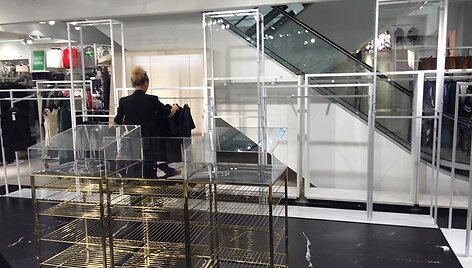 Madistų minia nusiaubė &bdquo;H&M&ldquo; parduotuvę Vilniuje
