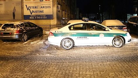 Prie vairo sučiuptas, kaip įtariama, neblaivus prokuroras