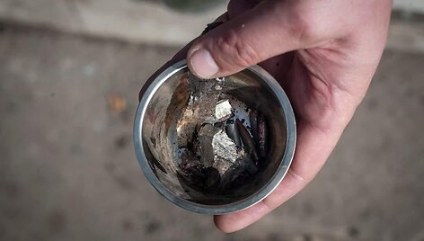 Ukrainos karo medikai gelbėja sužeistus karius
