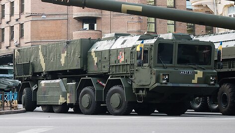 Ukrainos raketų sistema &bdquo;Grom-2&ldquo; (&bdquo;Sapsan&ldquo;) per kariuomenės paradą Kyjive 2018 m.