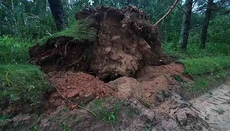 Baltarusiją pirmadienį užklupo audra