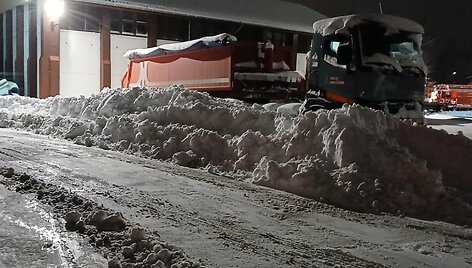 Žiemi&scaron;ki orai kelininkams sukėlė daug i&scaron;&scaron;ūkių