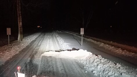 Žiemi&scaron;ki orai kelininkams sukėlė daug i&scaron;&scaron;ūkių
