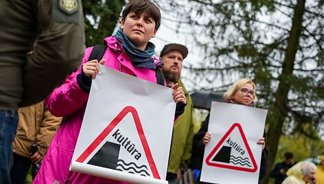 Panevėžys prisijungė prie visos Lietuvos kultūros streiko: protestas surengtas Senvagės saloje
