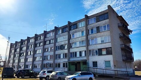 Kėdainiuose, &Scaron;ėtos gatvės 91-ajame name, gyvenantys žmonės pyksta, kad prie&scaron; kelis metus įrengti nauji du&scaron;ai neveikia taip, kaip turėtų, mat kar&scaron;tas vanduo iki jų tiesiog nepakyla