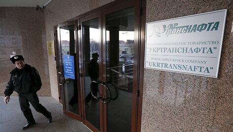 Bendrovės &bdquo;Ukrtransnafta&ldquo; pastatą saugo ginkluoti žmonės