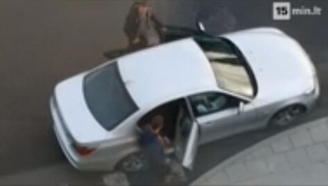 Balsus &bdquo;Eurovizijoje&ldquo; norėję pirkti vyrai atvyko nuomotu automobiliu
