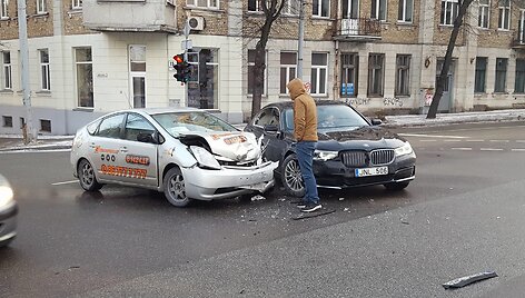 Seimo pirmininko kortežas patyrė avariją