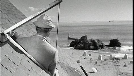 Kadras iš Jacques Tati filmo Pono Julo atostogos