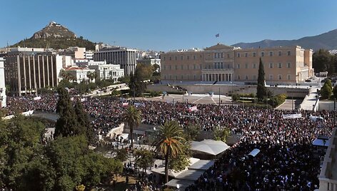 Protestuotojai susirinko prie Graikijos parlamento