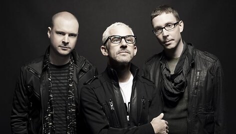 &bdquo;Above & Beyond&ldquo;