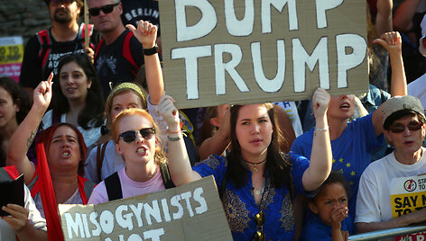 D.Trumpą Londone pasitiko protestuotojai