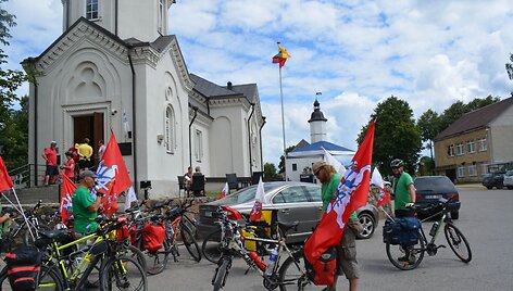 Istoriniame Merkinės miestelyje i&scaron;kelta Vyčio vėliava