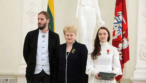 Aistė Smilgevičiūtė ir Rokas Radzevičius su LR prezidente Dalia Grybauskaite