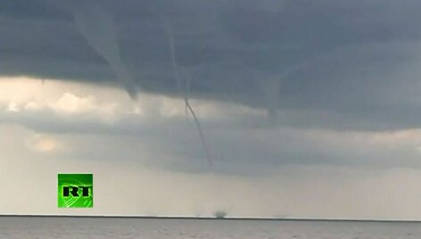 Tornadas vir&scaron; Mičigano ežero (JAV)