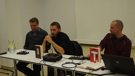 Akimirka i&scaron; Vilniaus knygų festivalio surengtos diskusijos &bdquo;Kaip skaityti Viktorą Peleviną?&ldquo;
