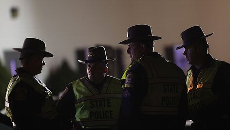 &Scaron;imtai amerikiečių pagerbė per susi&scaron;audymą mokykloje žuvusių žmonių atminimą