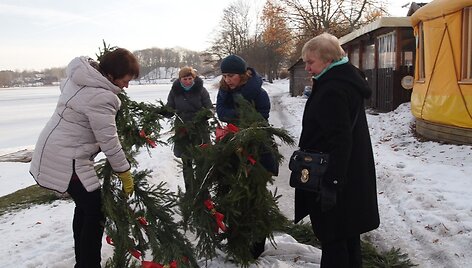 Kalėdų girliandos pynimas