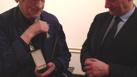 Jonas Mekas (kairėje) ir Lietuvos generalinis konsulas Niujorke Valdemaras Sarapinas