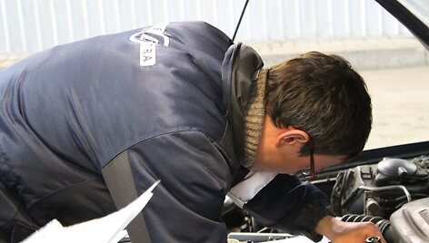&bdquo;Regitroje&ldquo; kasmet patikrinama beveik 200 000 automobilių