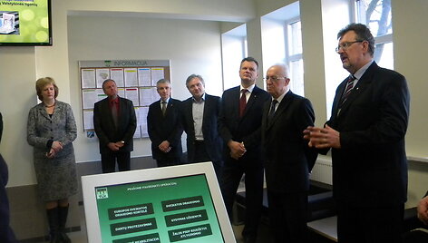 Panevėžio TLK direktorius Jonas Narbutas (pirmas i&scaron; de&scaron;inės)